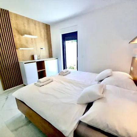 아파트 Luxury Beachfront With Private Pool, *