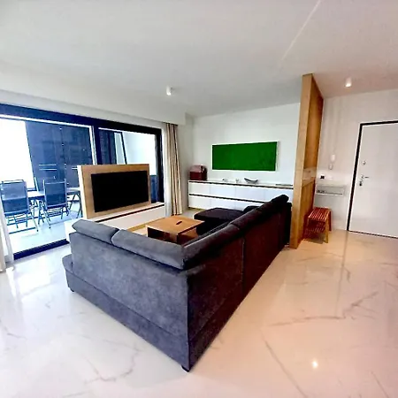 아파트 Luxury Beachfront With Private Pool, 빈예라크