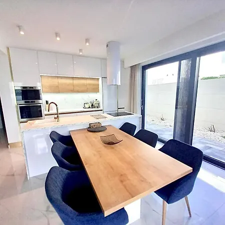 Luxury Beachfront With Private Pool, * 빈예라크