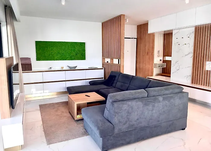 Luxury Beachfront With Private Pool, Apartman